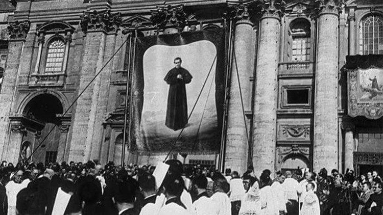 San Juan Bosco en su canonización en el año 1934. 